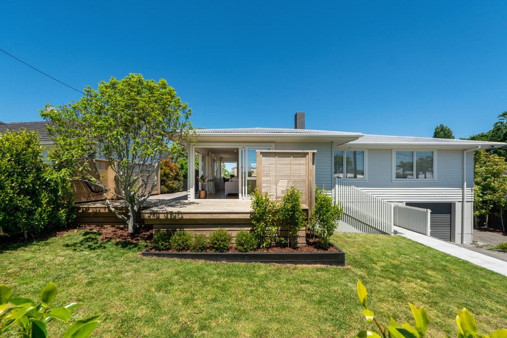 1/33 Exmouth Road, Northcote, Auckland - Carousel 1