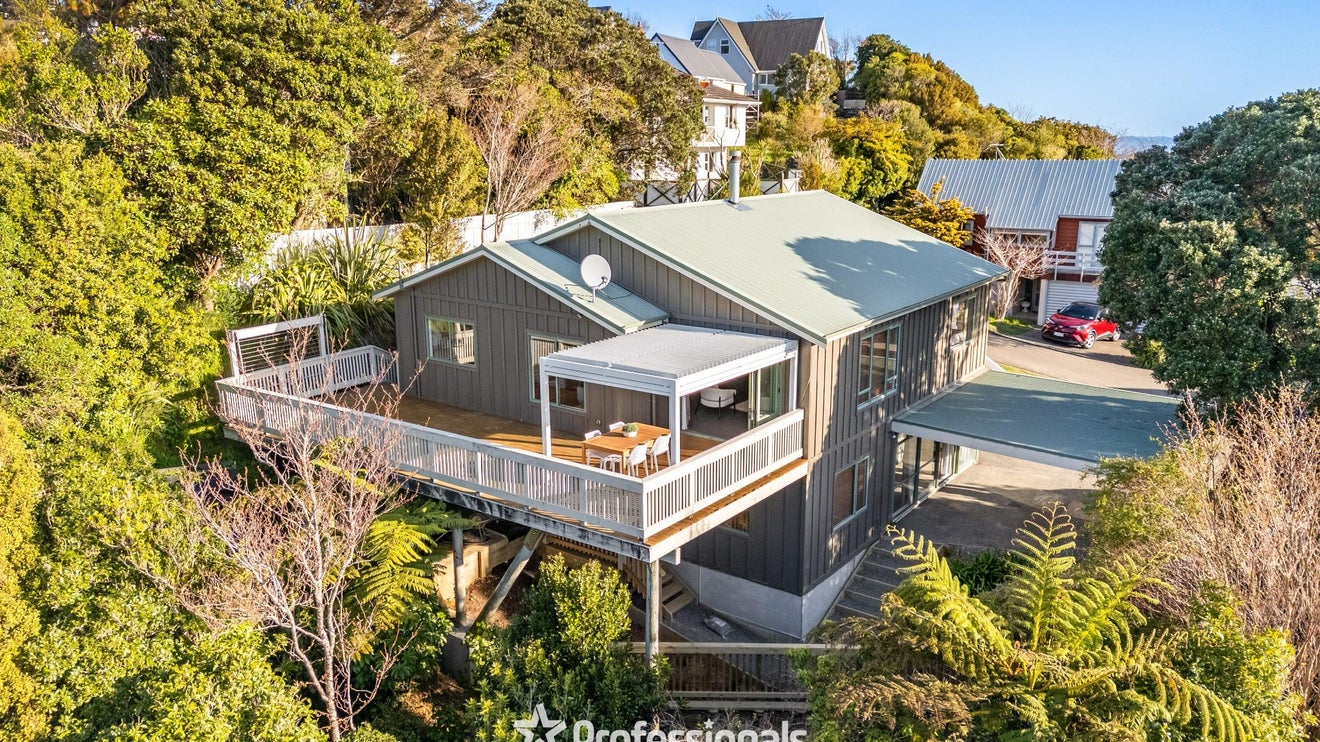 16 Haast Close, Kelson, Lower Hutt - Carousel 1