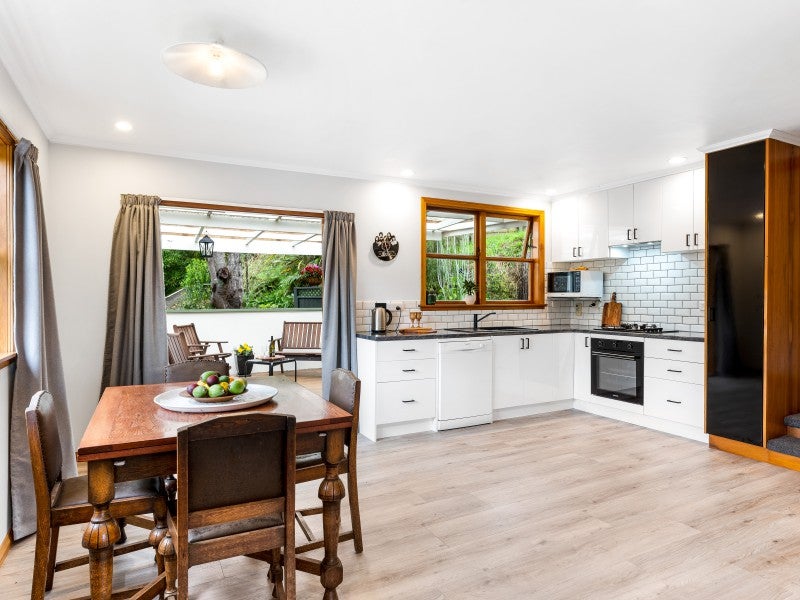 18 Pinehaven Road, Pinehaven, Upper Hutt - Carousel 2