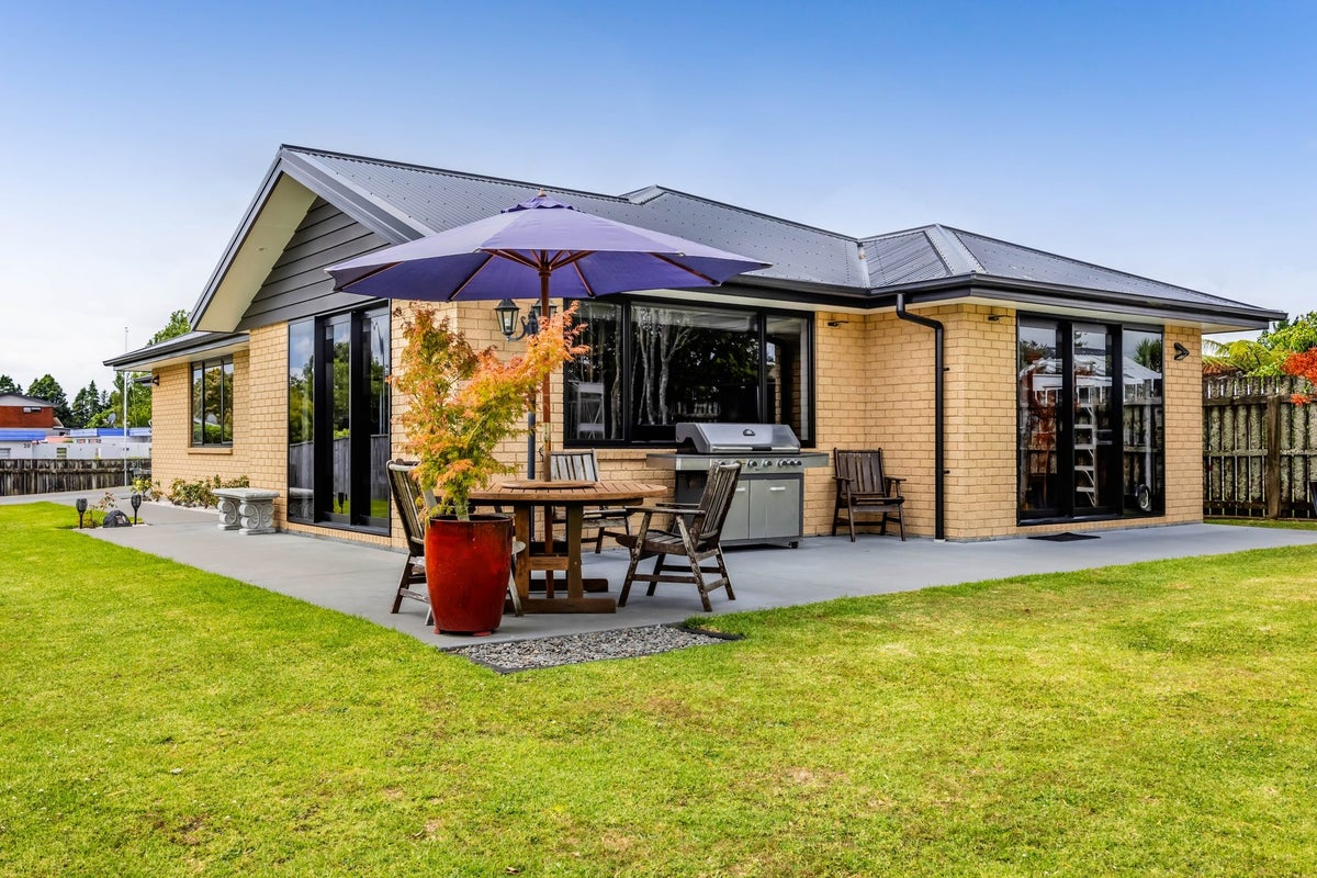 13 Karaka Street, Merrilands, New Plymouth - Carousel 1