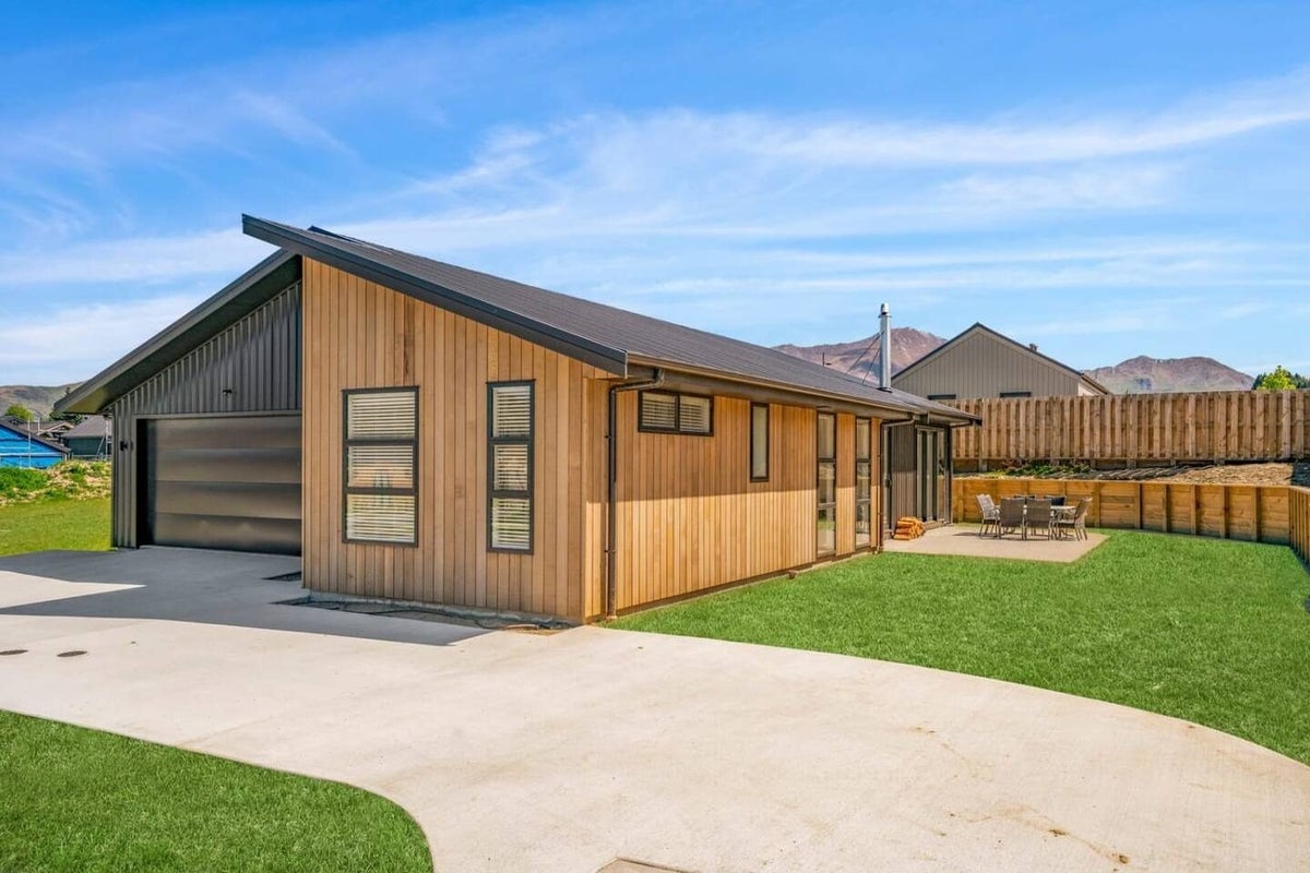 7 Riverslea Road, Wanaka - Carousel 1