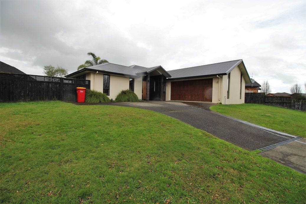 99 Saint James Drive, Huntington, Hamilton - Carousel 1
