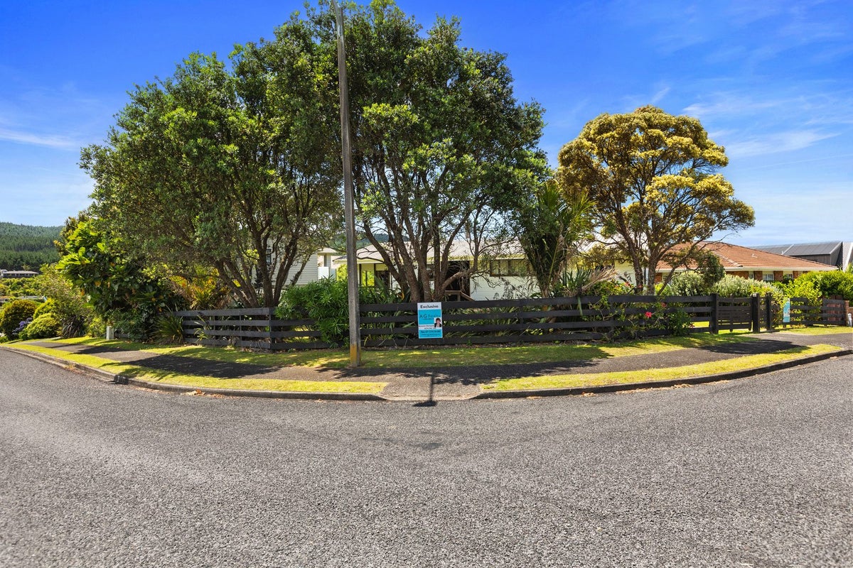 245 Onemana Drive, Onemana, Whangamata - Carousel 2