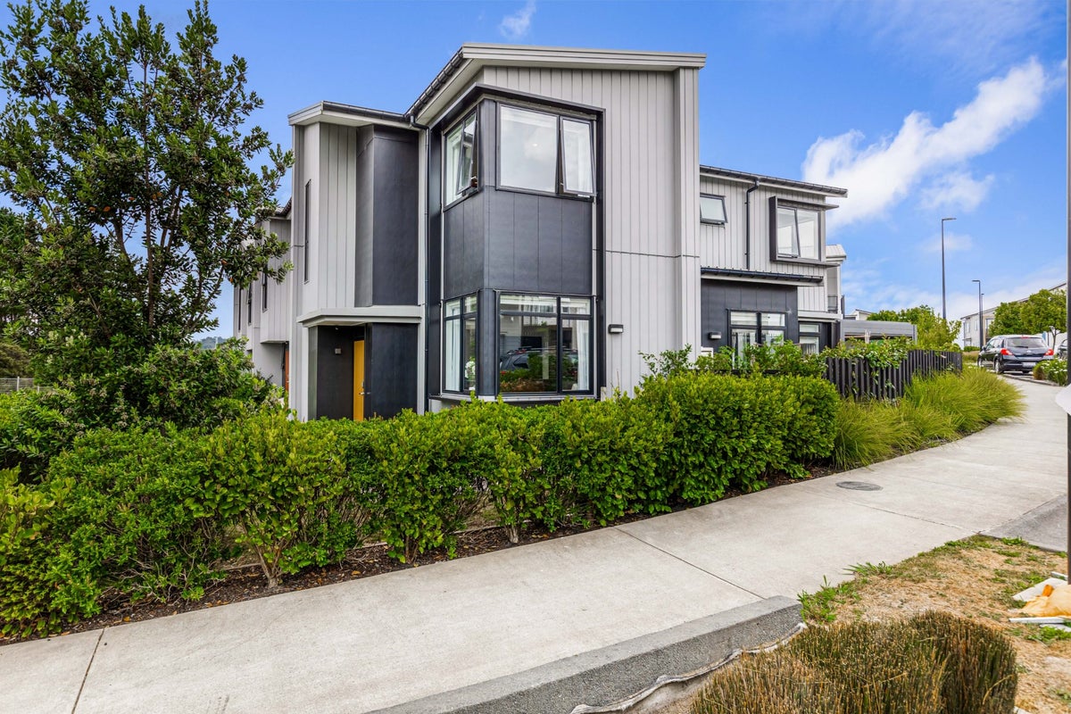 16 Kauri Amber Road, Westgate, Auckland - Carousel 2