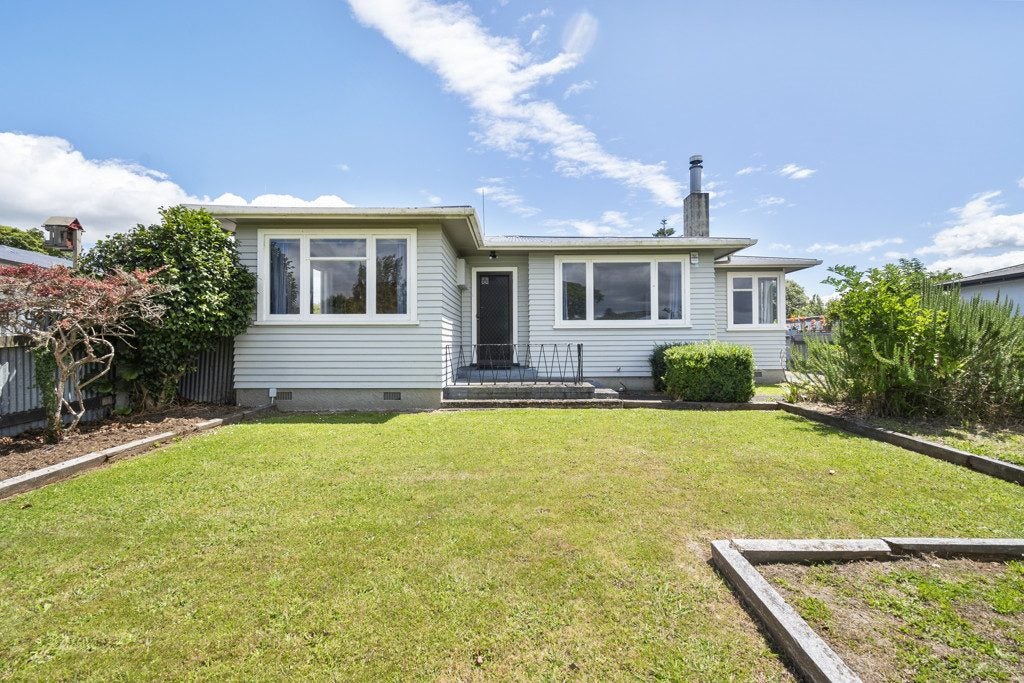 19 Pembroke Street, Highbury, Palmerston North - Carousel 1