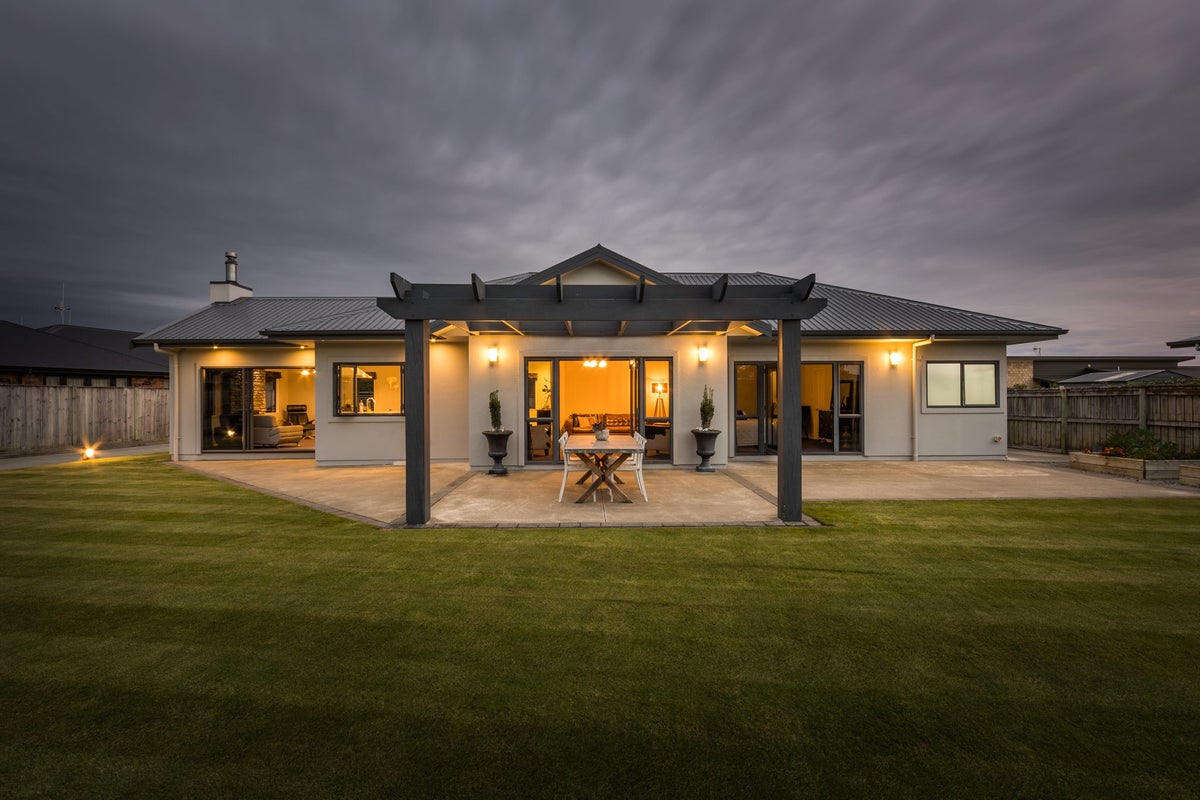 37 Chestnut Close, Kelvin Grove, Palmerston North - Carousel 2