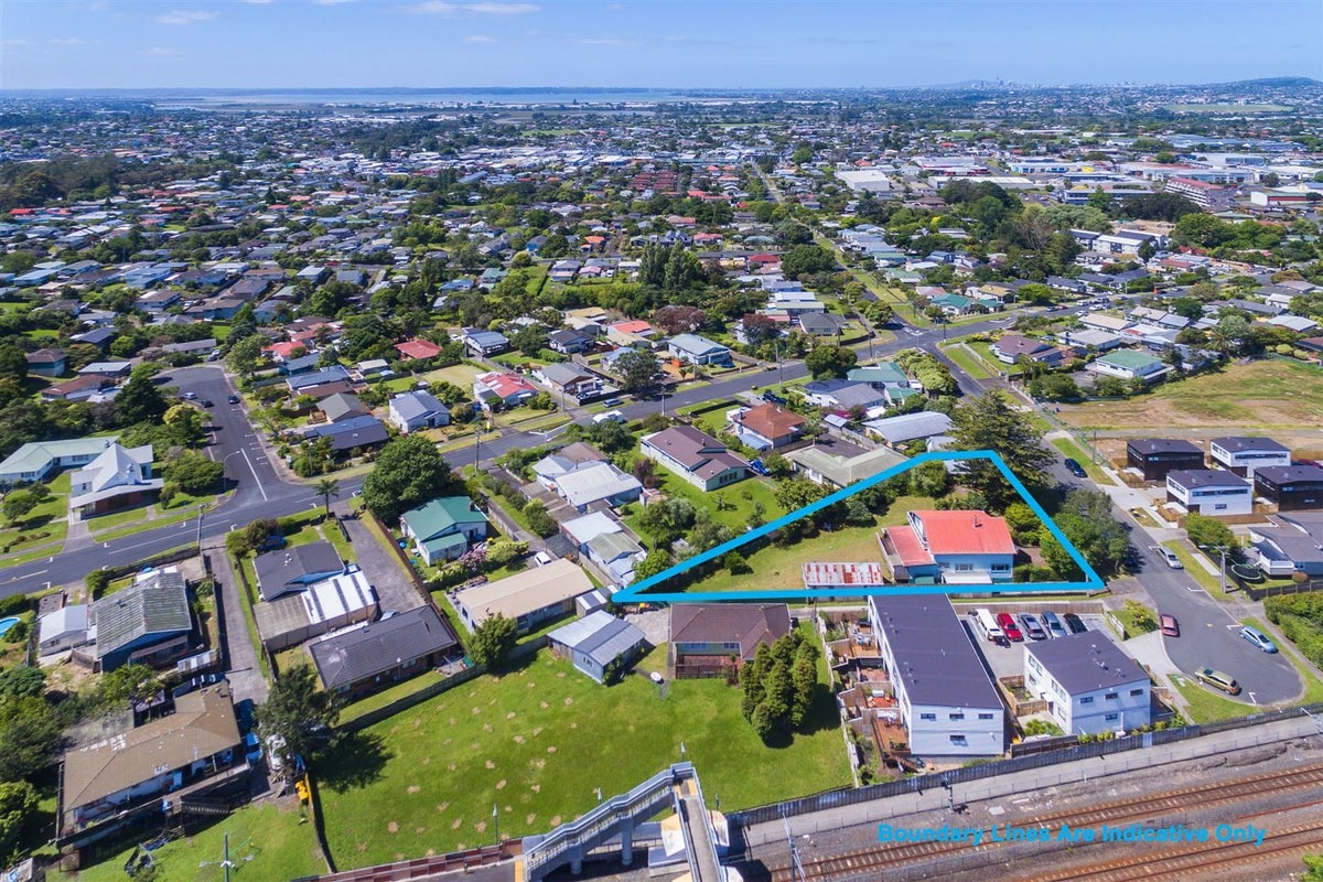 4 Brandon Road, Glen Eden, Auckland - Carousel 2