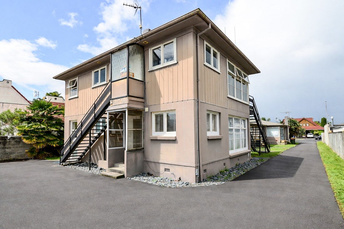 4/294 Ulster Street, Whitiora, Hamilton - Carousel 1