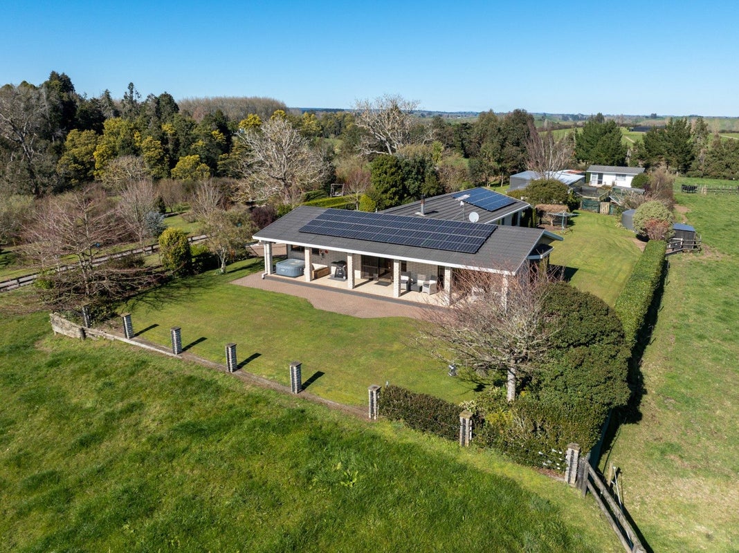 12 Crabb Road, Tirau, South Waikato, Waikato - Carousel 1