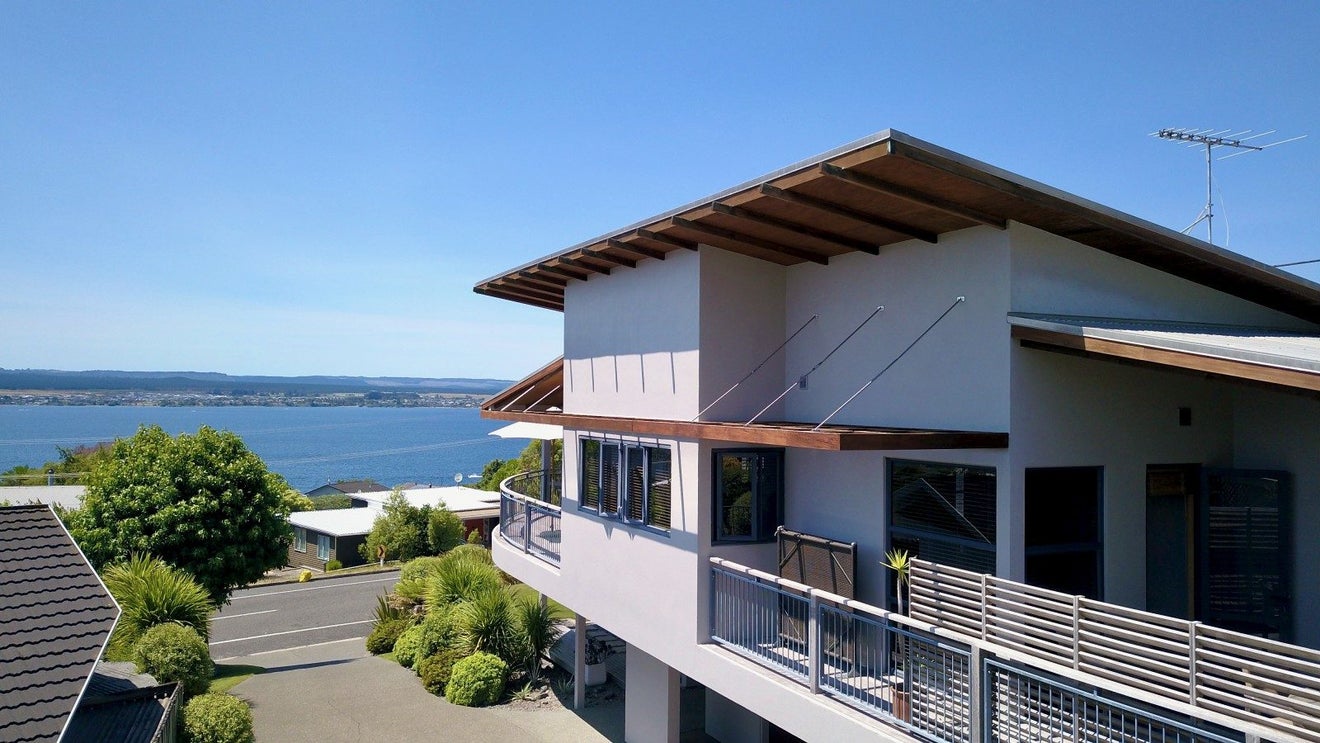 18 Wakeman Road, Acacia Bay, Taupo - Carousel 1