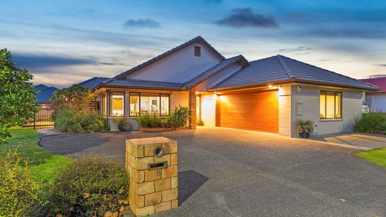 8 Lansell Drive, East Tamaki Heights, Auckland - Carousel 1