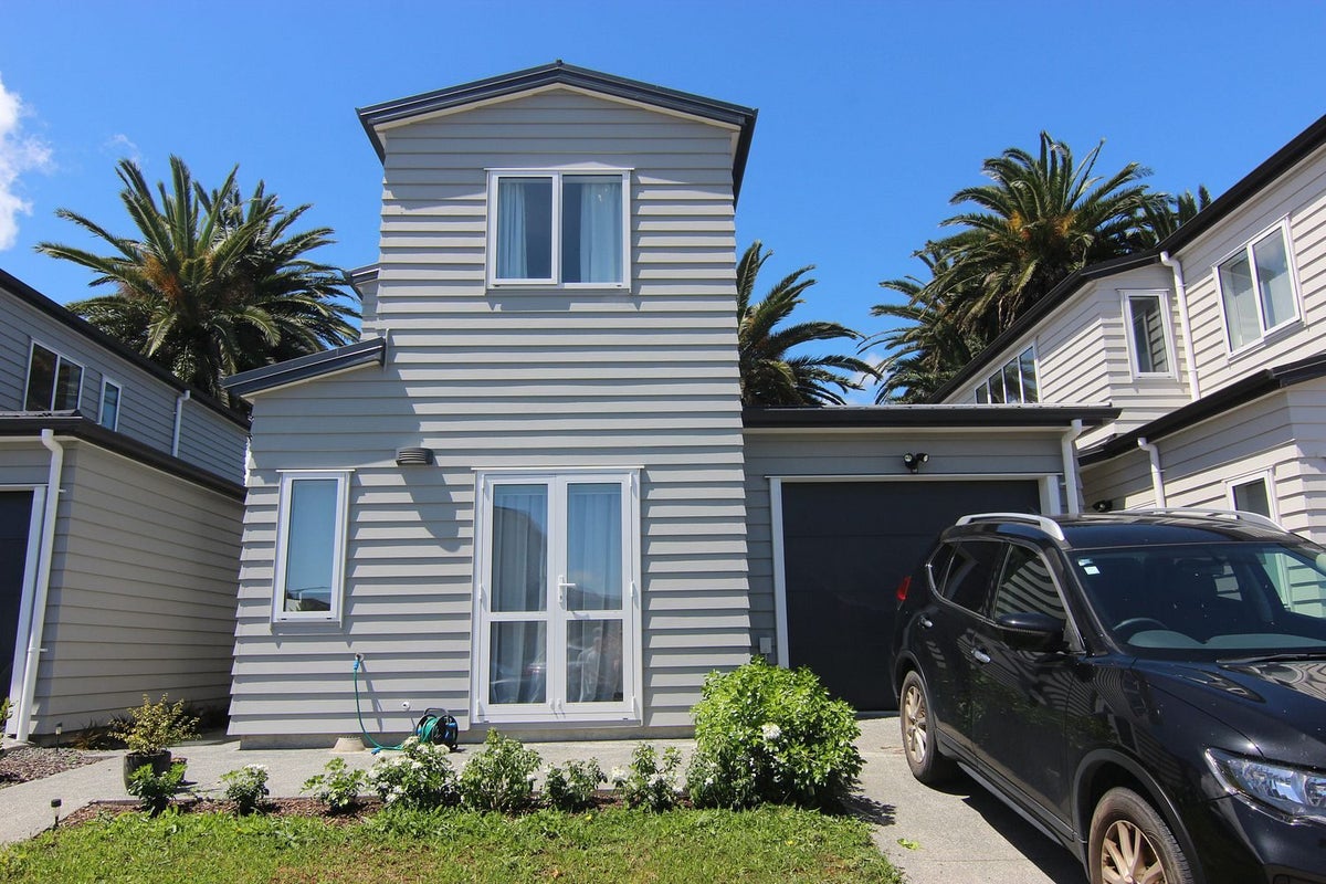 61 Divide Loop, Takanini, Auckland - Carousel 1