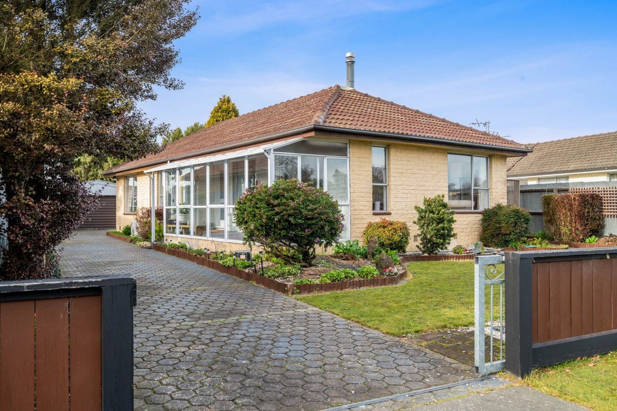 5 McKellar Place, Hornby, Christchurch - Carousel 1