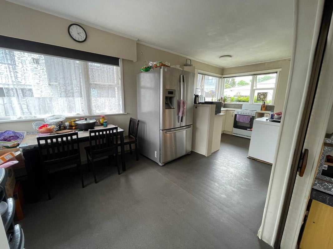 10 Beaumont Street, Hamilton East, Hamilton - Carousel 2