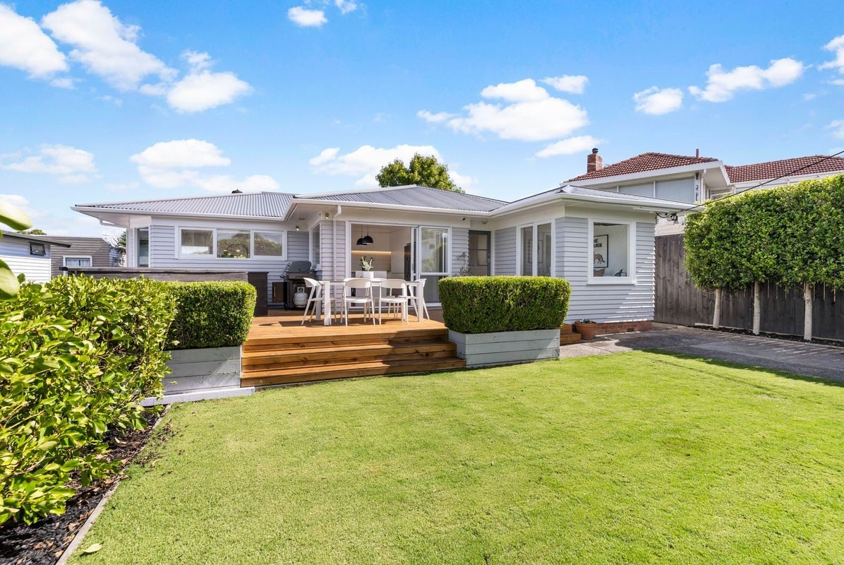 1/119 Exmouth Road, Northcote, Auckland - Carousel 1