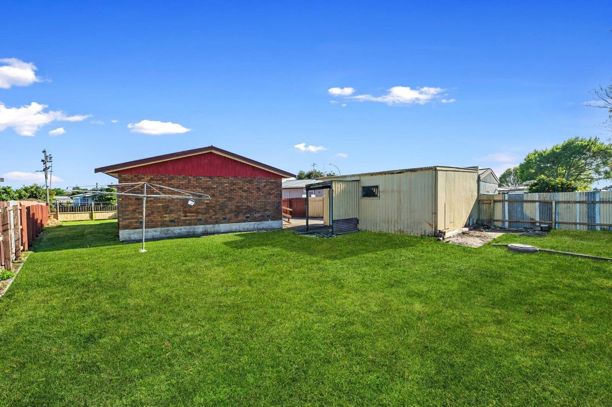 117 Collins Road, Melville, Hamilton - Carousel 1
