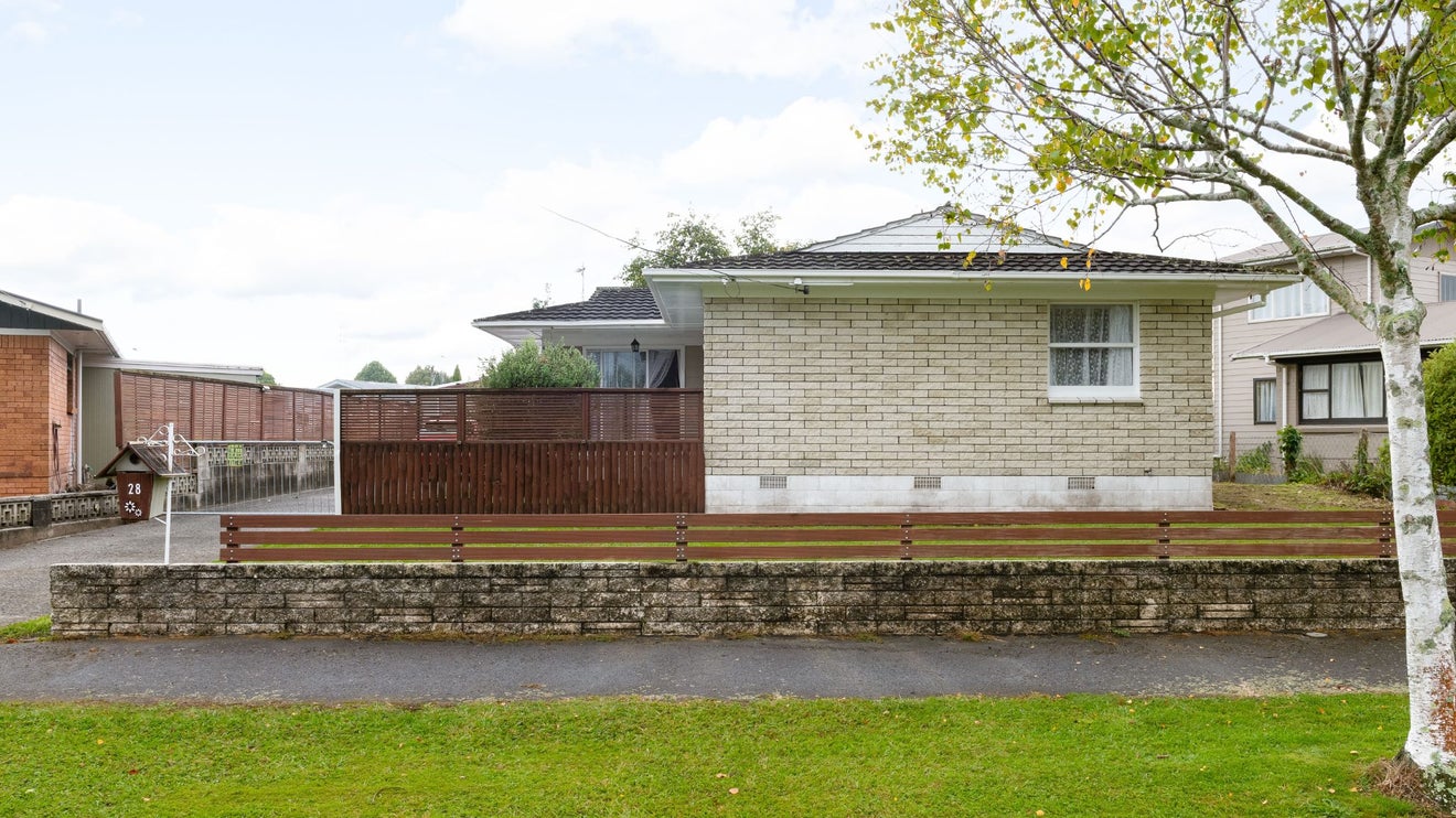 28 Fairview Street, Fairview Downs, Hamilton - Carousel 1