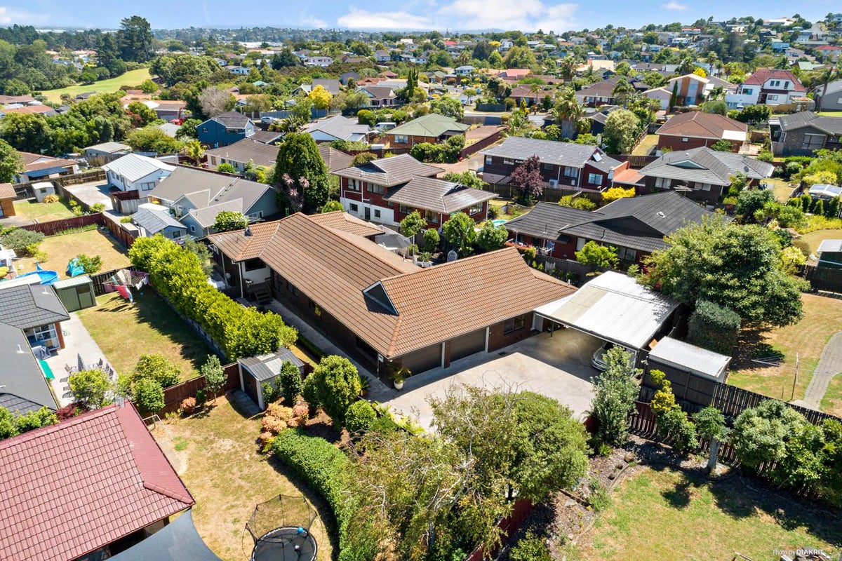 106 Mirrabooka Avenue, Botany Downs, Auckland - Carousel 1