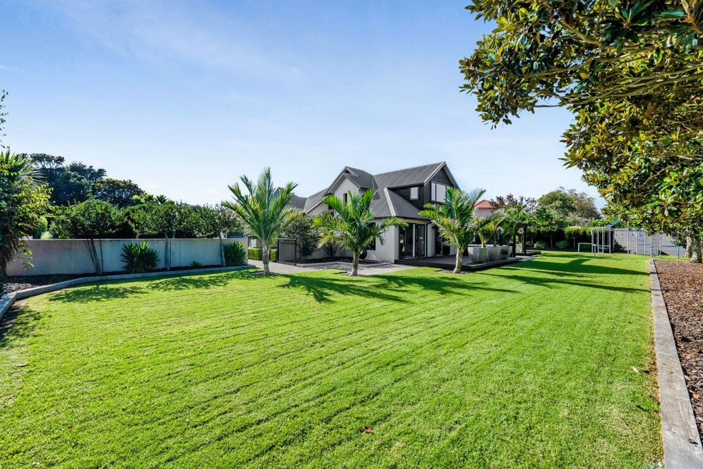 5 Adam Lile Drive, Highlands Park, New Plymouth - Carousel 2