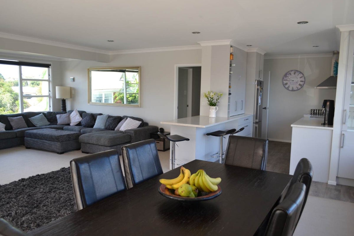 33 Mcintyre Road, Mangere Bridge, Auckland - Carousel 1