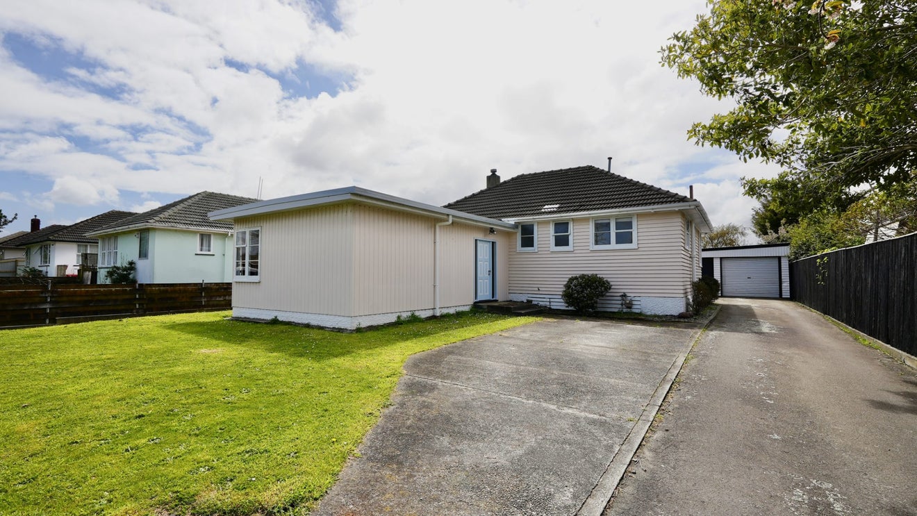 25 Manchester Street, Takaro, Palmerston North - Carousel 1