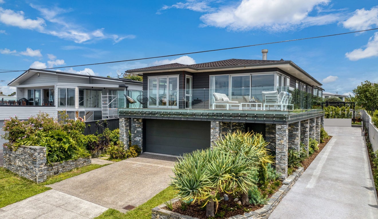 128 Churchill Road, Rothesay Bay, Auckland - Carousel 1
