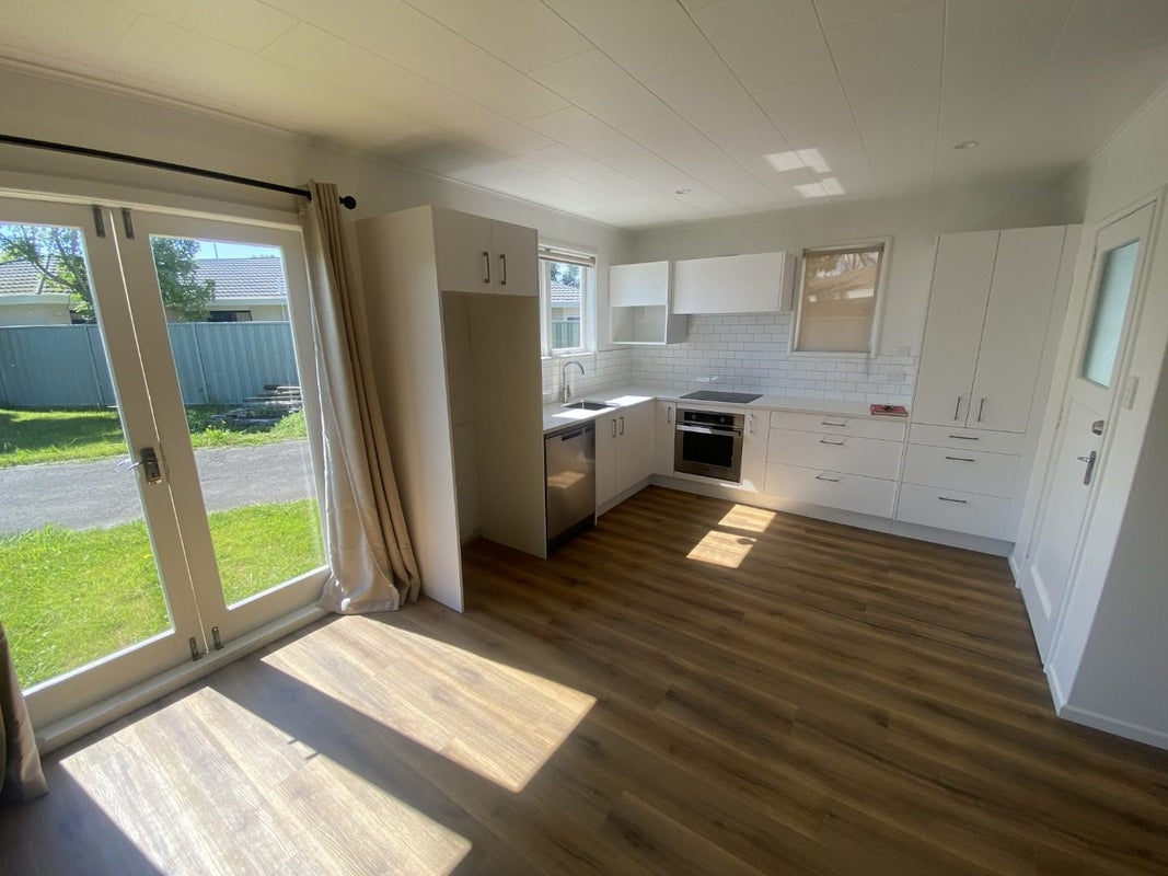 237 Warwick Road, Mayfair, Hastings - Carousel 2