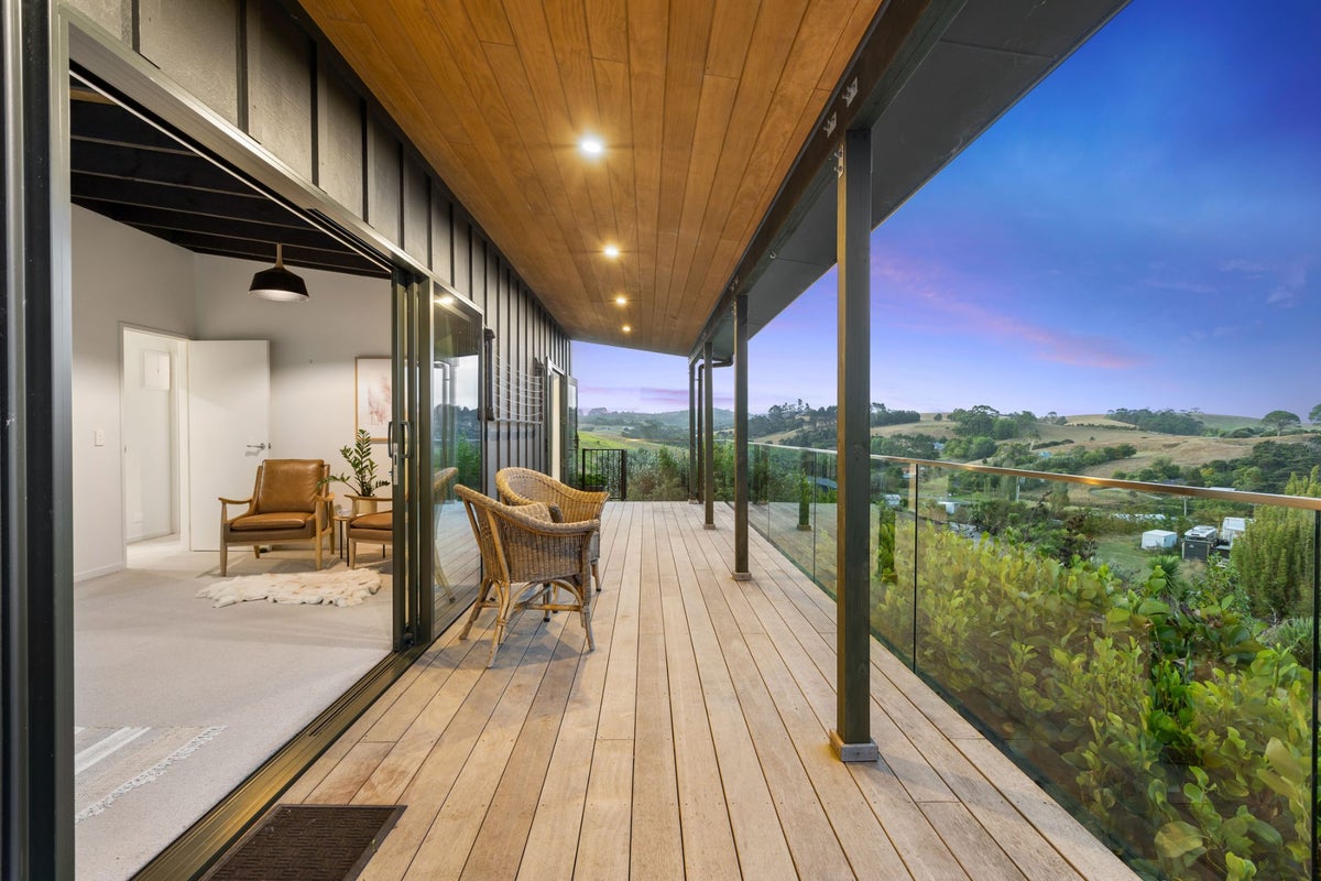 24A Bethells Road, Waitakere, Auckland - Carousel 2