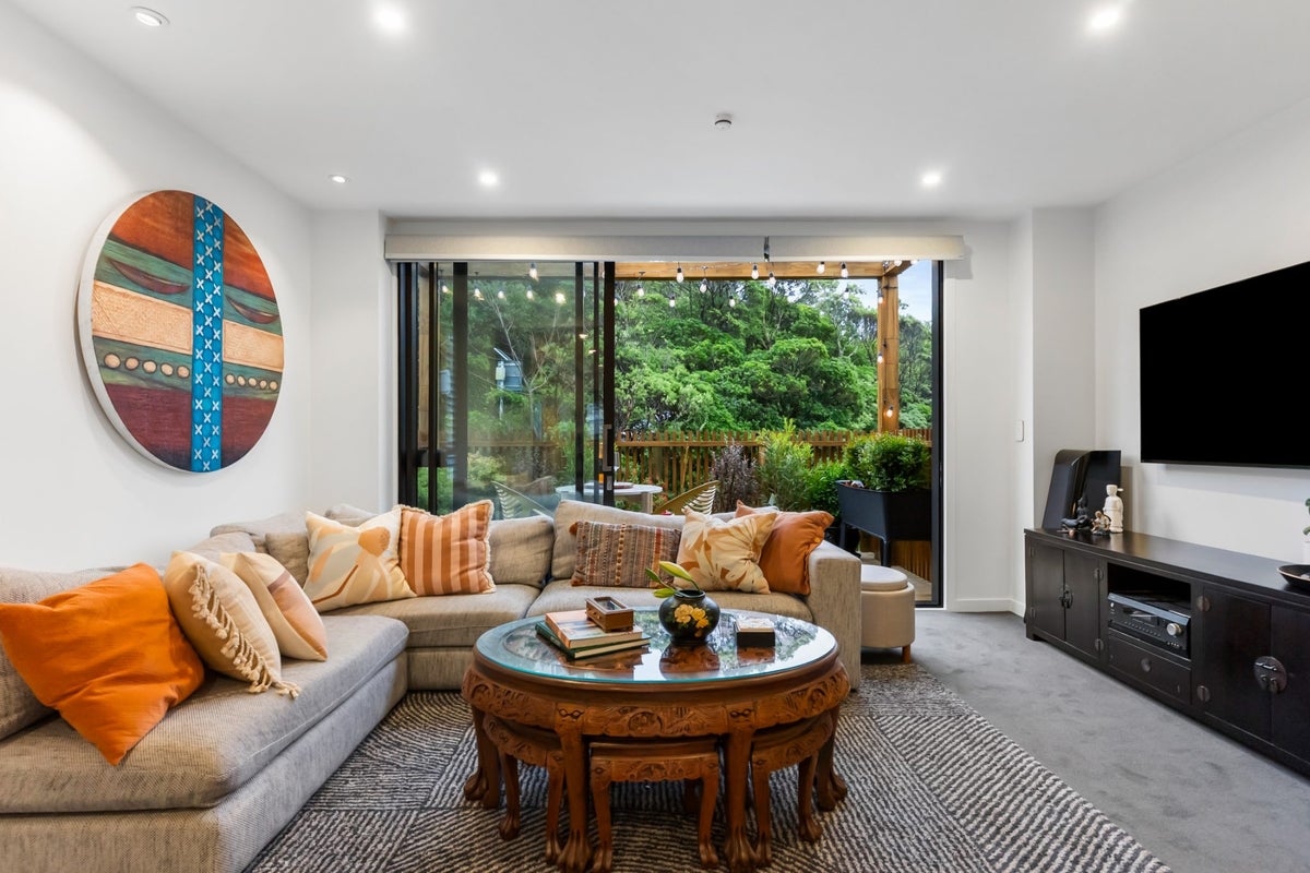 4/6 Makara Road, Karori, Wellington - Carousel 2