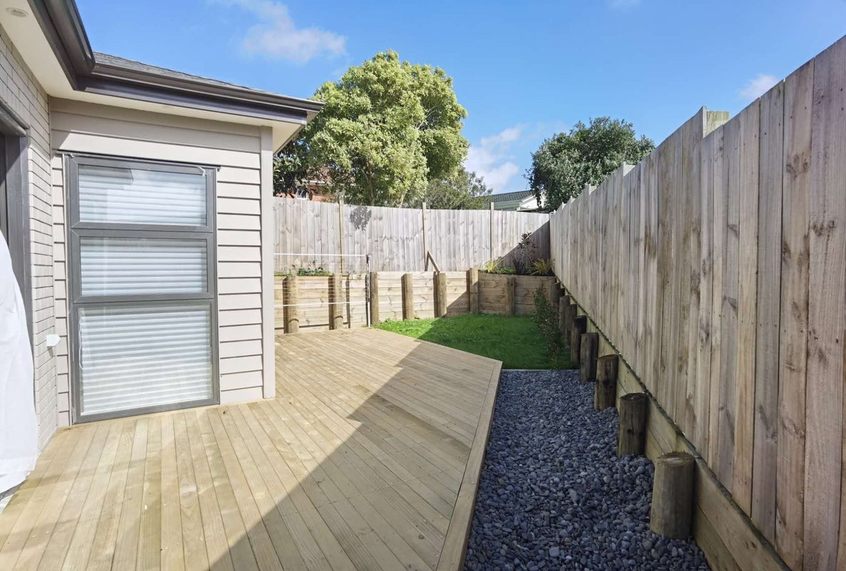 20C Imatra Place, Sunnyhills, Auckland - Carousel 20