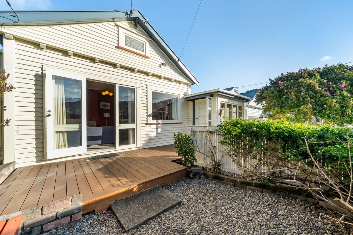 6 Raupo Street, Hataitai, Wellington - Carousel 1
