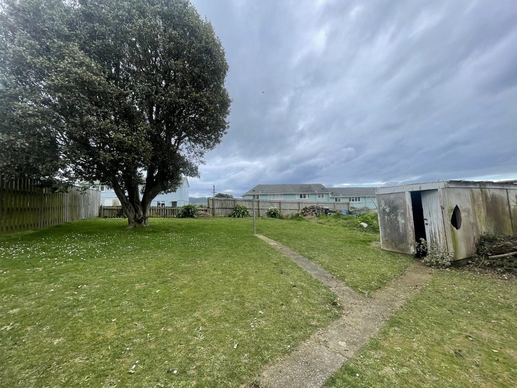 14 Cheshire Street, Cannons Creek, Porirua - Carousel 14