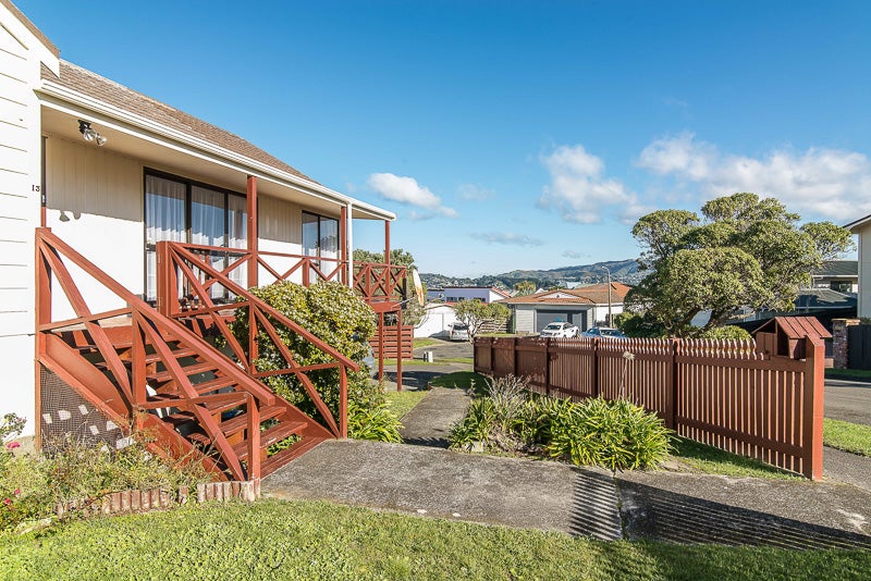 13 Arahanga Grove, Maupuia, Wellington - Carousel 2
