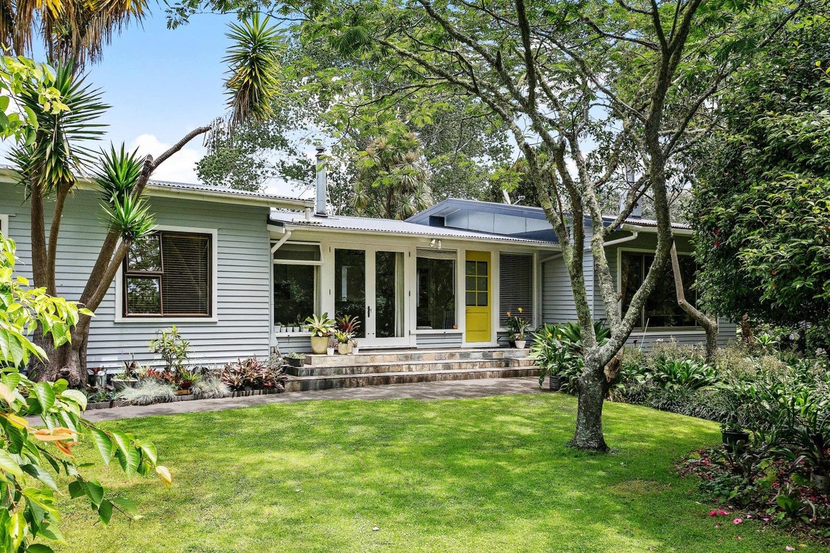 36 Lysnar Street, Okitu, Gisborne - Carousel 1