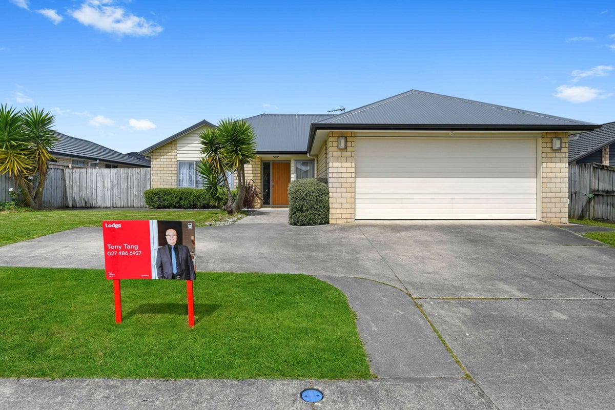 22 Hector Drive, Rototuna North, Hamilton - Carousel 1