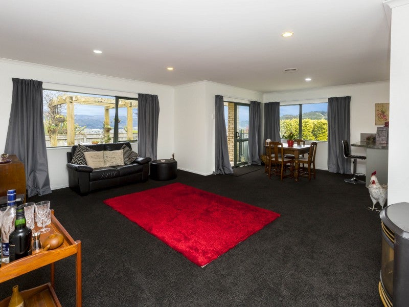 32 Percy Kinsman Crescent, Riverstone Terraces, Upper Hutt - Carousel 2