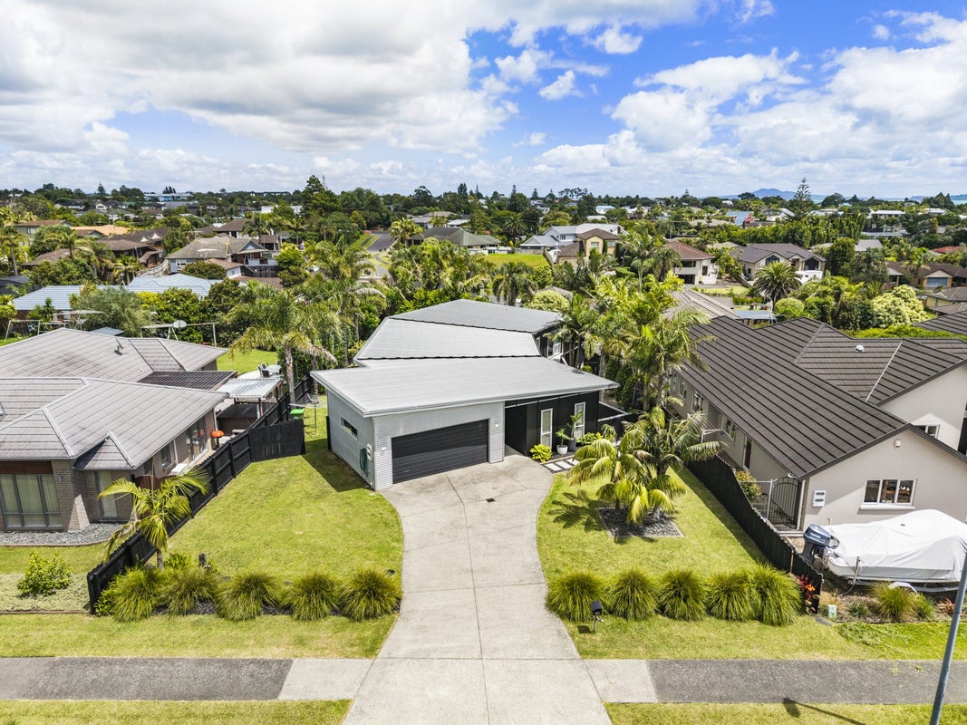60 Intrepid Crescent, Beachlands, Auckland - Carousel 1