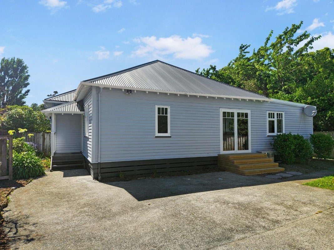 1-2/6 Pohutukawa Street, Woburn, Lower Hutt - Carousel 12