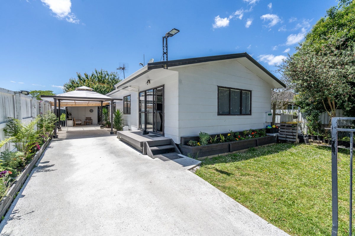 4 Kenney Crescent, Fairfield, Hamilton - Carousel 1