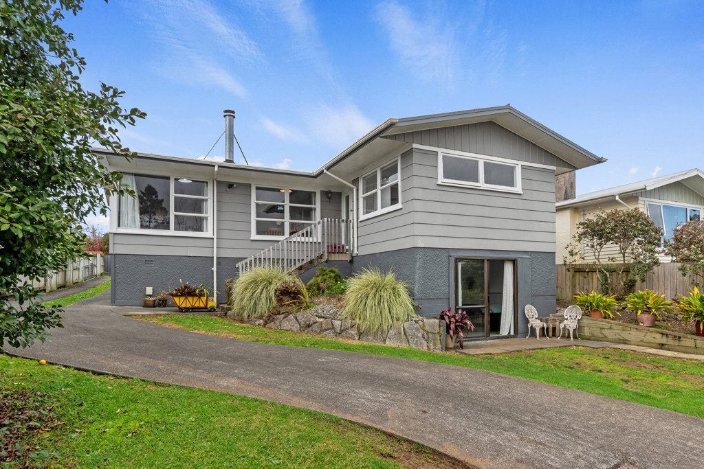 21 Manapouri Street, Tikipunga, Whangarei - Carousel 1