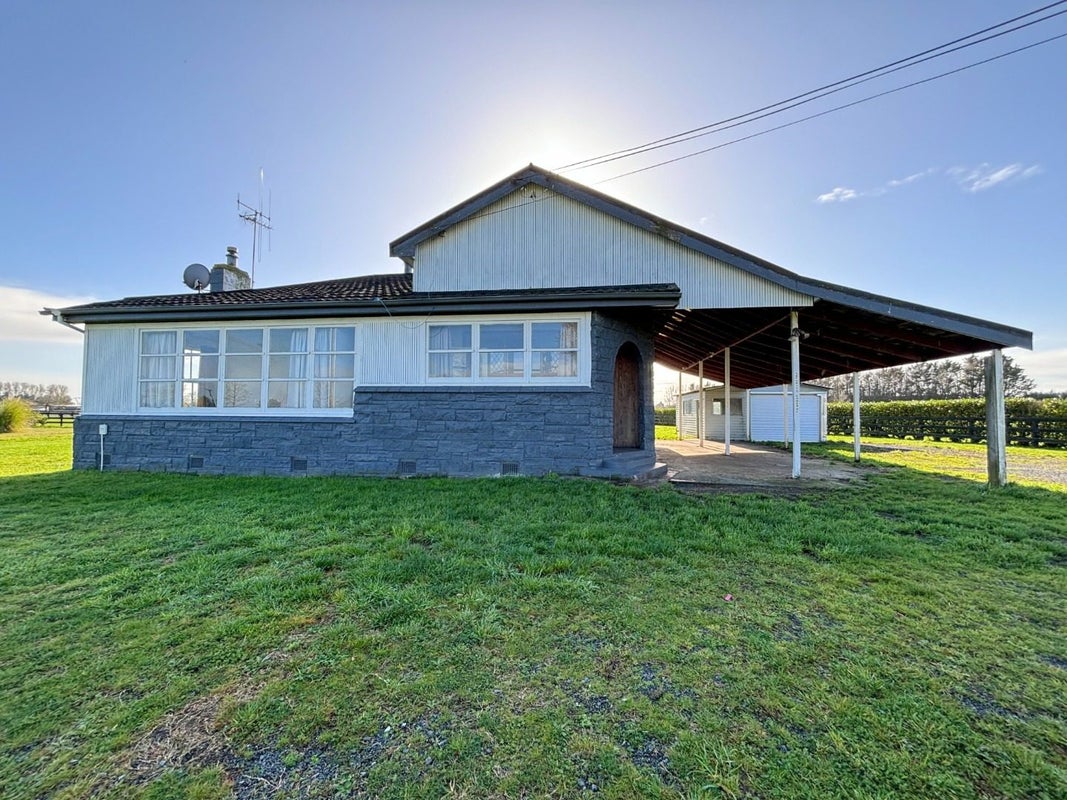 1659 Cambridge Road, Cambridge, Hamilton - Carousel 1