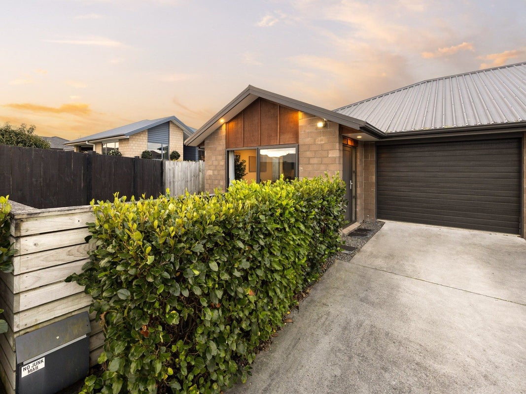 2/16 Iris Place, Grandview Heights, Hamilton - Carousel 2