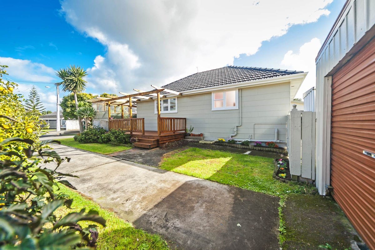 1/3 Cullen Avenue, Mount Roskill, Auckland - Carousel 1