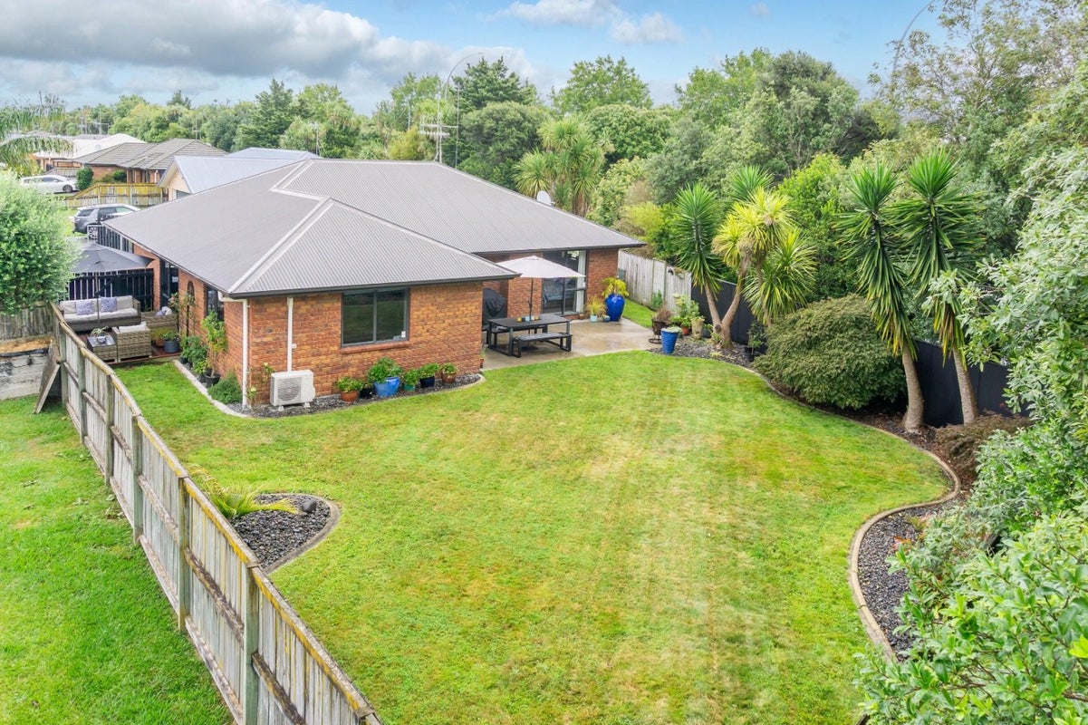 42 Nielsen Gardens, Rototuna, Hamilton - Carousel 2