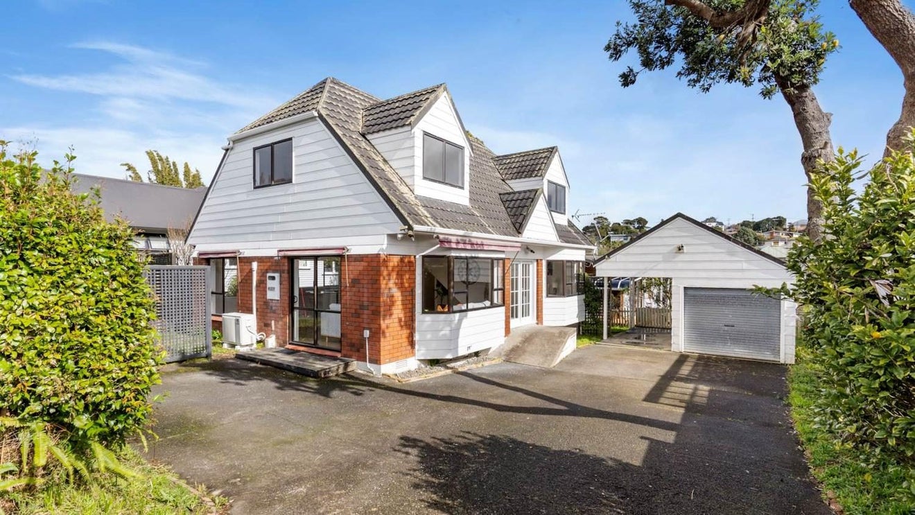 2/3 Brian Avenue, Forrest Hill, Auckland - Carousel 1