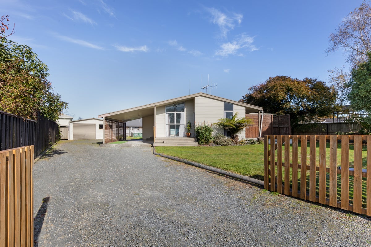 8 Mason Place, Leamington, Cambridge - Carousel 1