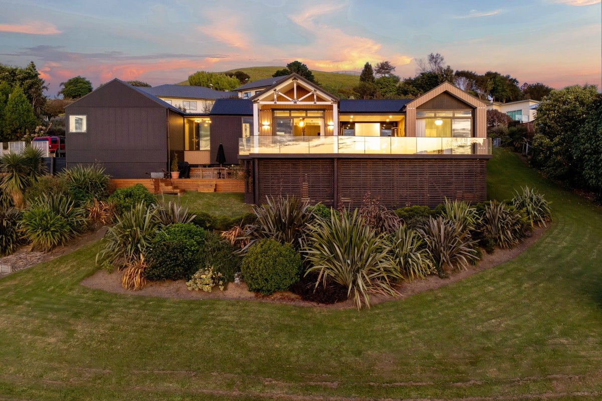 31 Roger Guy Place, Welcome Bay, Tauranga - Carousel 1