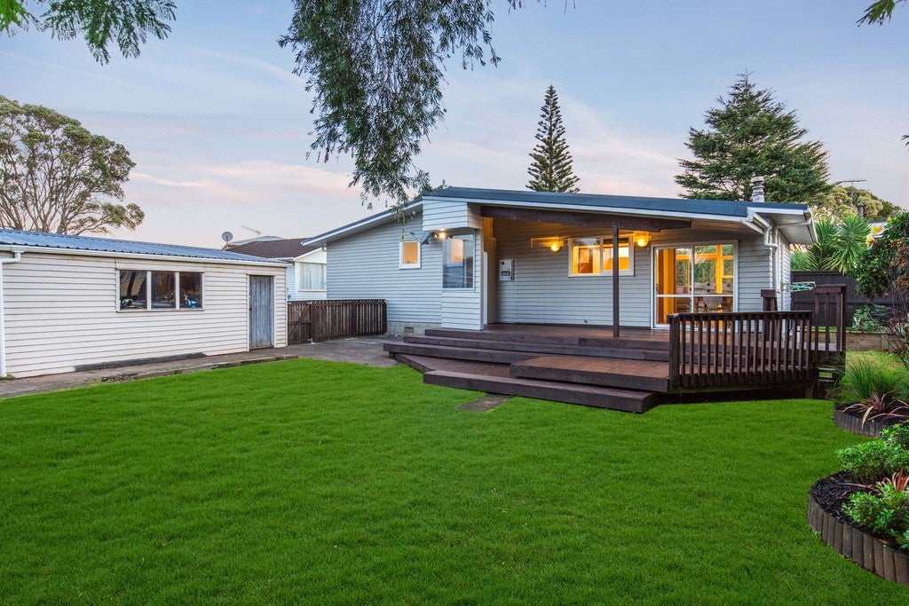 24 Dunstall Place, Mangere Bridge, Auckland - Carousel 1