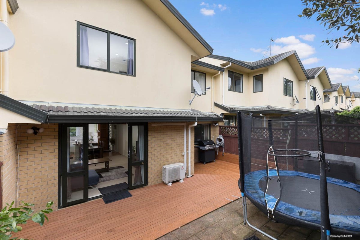 2/2 Arawa Street, New Lynn, Auckland - Carousel 2