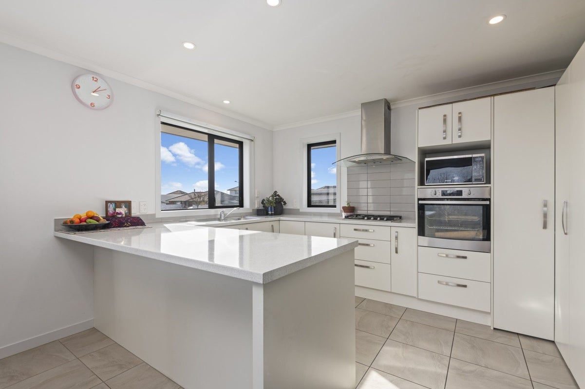 38 Varsity Heights, Fitzherbert, Palmerston North - Carousel 2